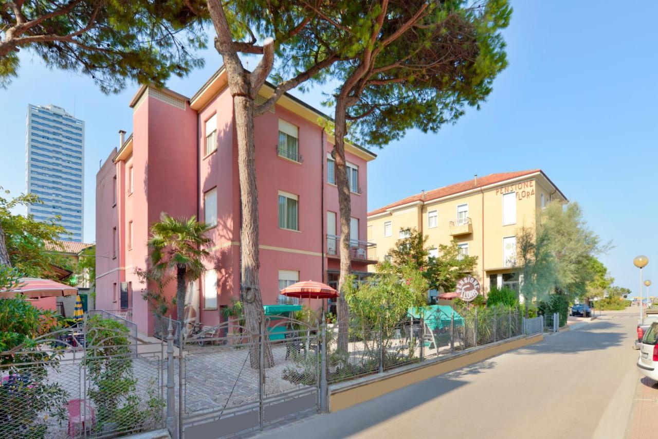 Hotel Flora Capri Чезенатіко Екстер'єр фото