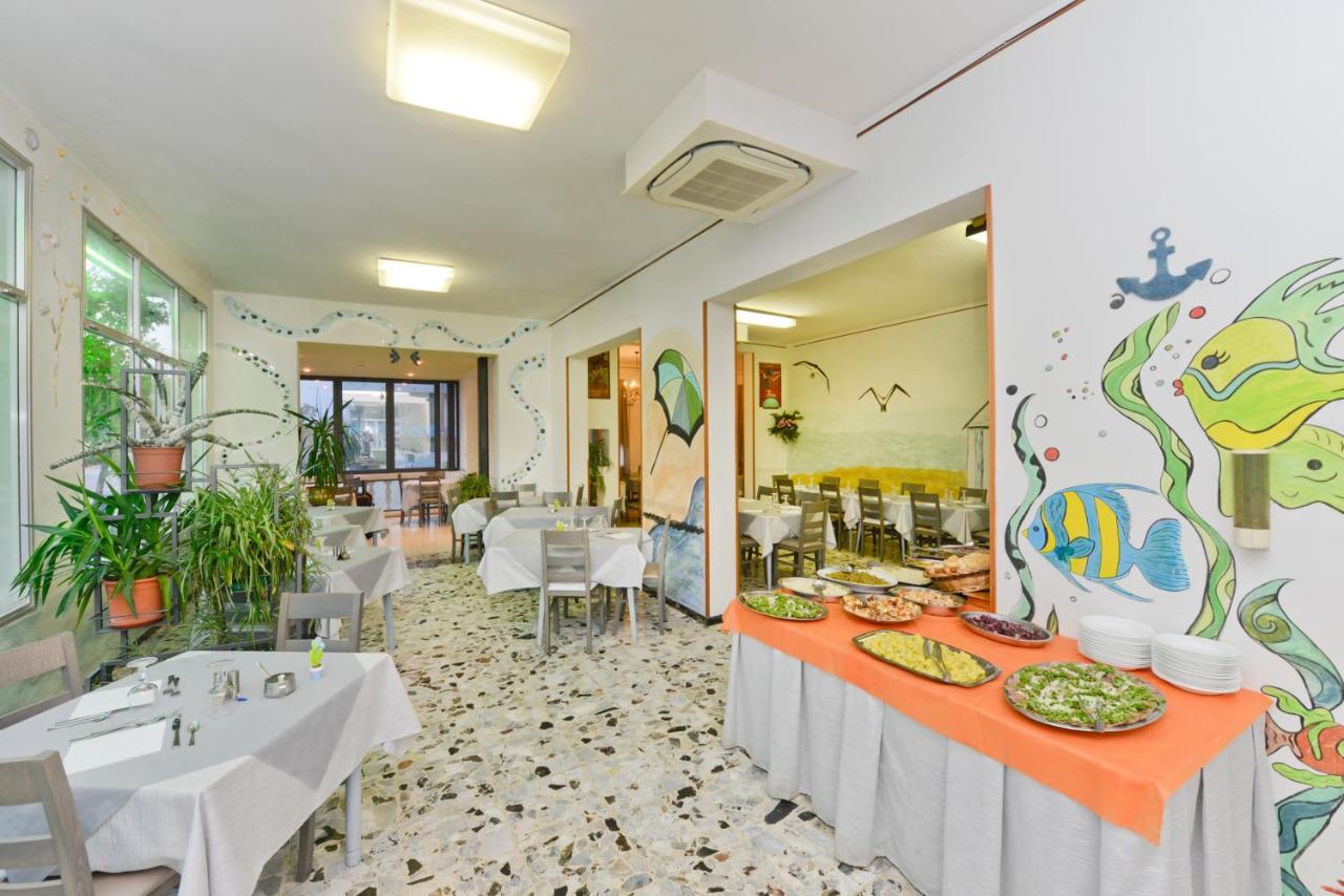 Hotel Flora Capri Чезенатіко Екстер'єр фото