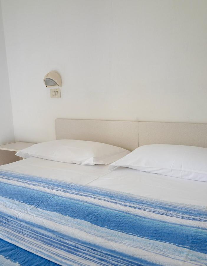 Hotel Flora Capri Чезенатіко Номер фото